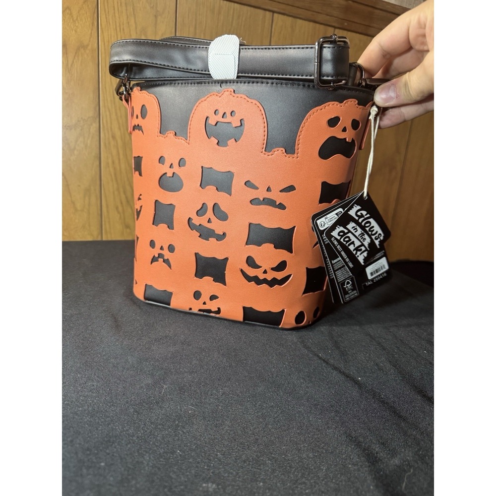 loungefly jack-o'-lantern glow crossbody bag NWT - Picture 4 of 9